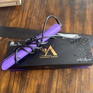 Straight Ahead Flat Iron w/box